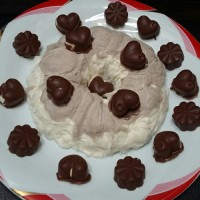 پشمک قالبی و شکلات با مغز پشمک