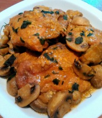خورش مرغ و قارچ