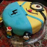 کیک اسفنجی با تزیین خمیر فوندانت