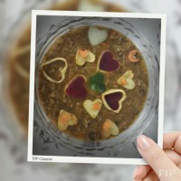 سوپ مرغ ساده با تزئین قلب