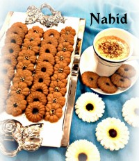 شیرینی شکلاتی قهوه ای