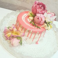 کیک خامه ای باسس شکلات