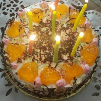 اینم کیک تولدمامان باتزیئن ژله وکاکائورنده شده امیدوارم دوست داشته باشید