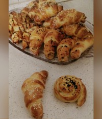 نان کروسان با مغز نوتلا،پنیر خامه ای و گردو،گردو و دارچین و شکر