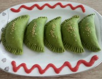 پیراشکی اسفناج با پنیر و گردو