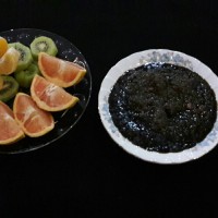 قورمه سبزی و ظرف میوه