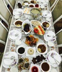 میز شام مهمونی