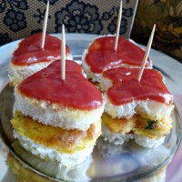 کاناپه گوجه فرنگی و پنیر