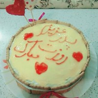 کیک اسفنجی باروکش خامه ژله