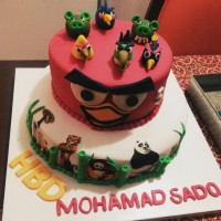 کیک با تم انگری بردز وپاندای کونگ فو کار