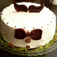 کیک شیفون با فیلینگ خامه و موز و کشمش