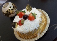 کیک با روکش شکلات سفید