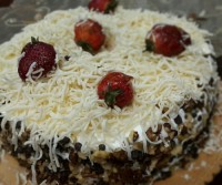 کیک برای تولد مامانم .