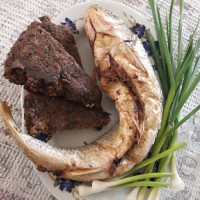 ناهارامروزمون ماهی شکم پر با کوکو گردو سیر تازه حیاط مامانم...?