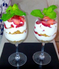 پارفه توت فرنگی و چیز کیک