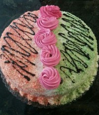 کیک باروکش خامه وپودر نارگیل