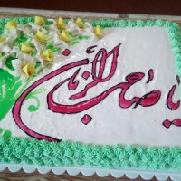 کیک اسفنجی با تزیین خامه ،ژله بریلو و گلهای فوندانت