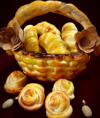 نان به شکل سبد و نان گل رز و پیراشکی گوشت