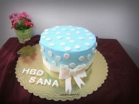 کیک خامه ای با تزیین فوندانت