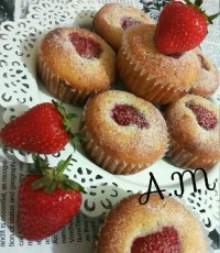 مینی کاپ کیک بادام و توت فرنگی