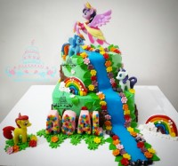 کیک خامه با دکور فوندانت