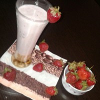 اسموتی موز وتوت فرنگی