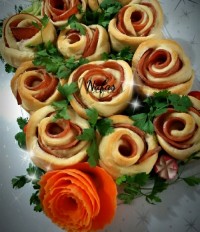 پیراشکی کالباس مدل گل رز