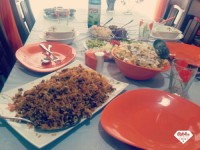 میزمهمونی من لوبیاپلو.سالادماکارونی.ترشی های خودم پز.وسالادشیرازی که معلوم نیست