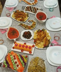 میز شام پذیرایی از میهمانان عزیزم.