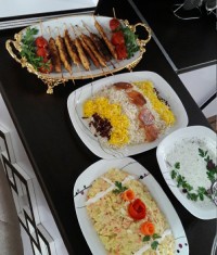 کباب تابه ای،سالادیونانی،ماست خیار