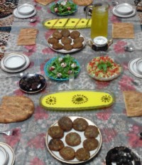اولین سفره افطاری ما.