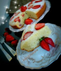 کیک توت فرنگی