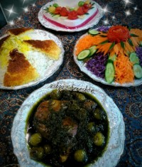 خورش گوجه سبز با مرغ