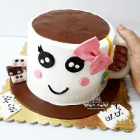 کیک خامه و دکور فوندانت