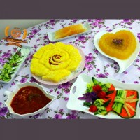 خورشت لوبیا سفید باپلو زعفرونی سالاد وحلوا نشاسته وماست خیار