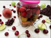 ترشی میوه های تابستانی