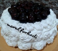 کیک شکلاتی آلبالویی با خامه مخصوص