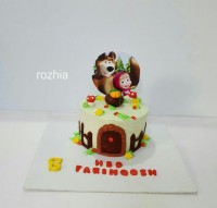 کیک خامه ای ماشا و میشا