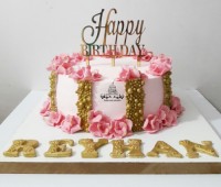 کیک خامه و دکور فوندانت