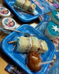 کیک اسفنجی مناسب تولد