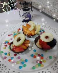 کاسه شکلات با رویه خامه