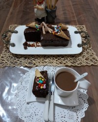 کیک عصرونه من با هات چاکلت