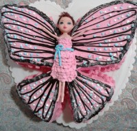 کیک وانیلی باروکش خامه وشکلات