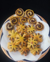 سلام دوستان،،،اینم کلوچه خرمایی