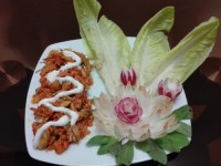 املت گوجه فرنگی و قارچ با دورچین سبزیجات