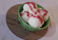 بستنی وانیلی با شکلات و چوب شور