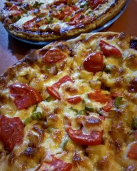 پیتزا مرغ و سبزیجات