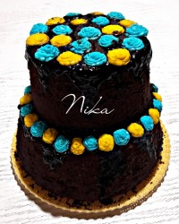 کیک شکلاتی باروکش گاناش وگلهای فوندانت