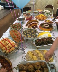 میز غذاهای مهمونی ویارونه