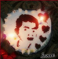 کیک با روکش خامه و شکلات تخته ای